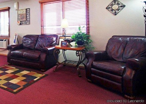 Econo Lodge Inn & Suites Dubuque Interior photo