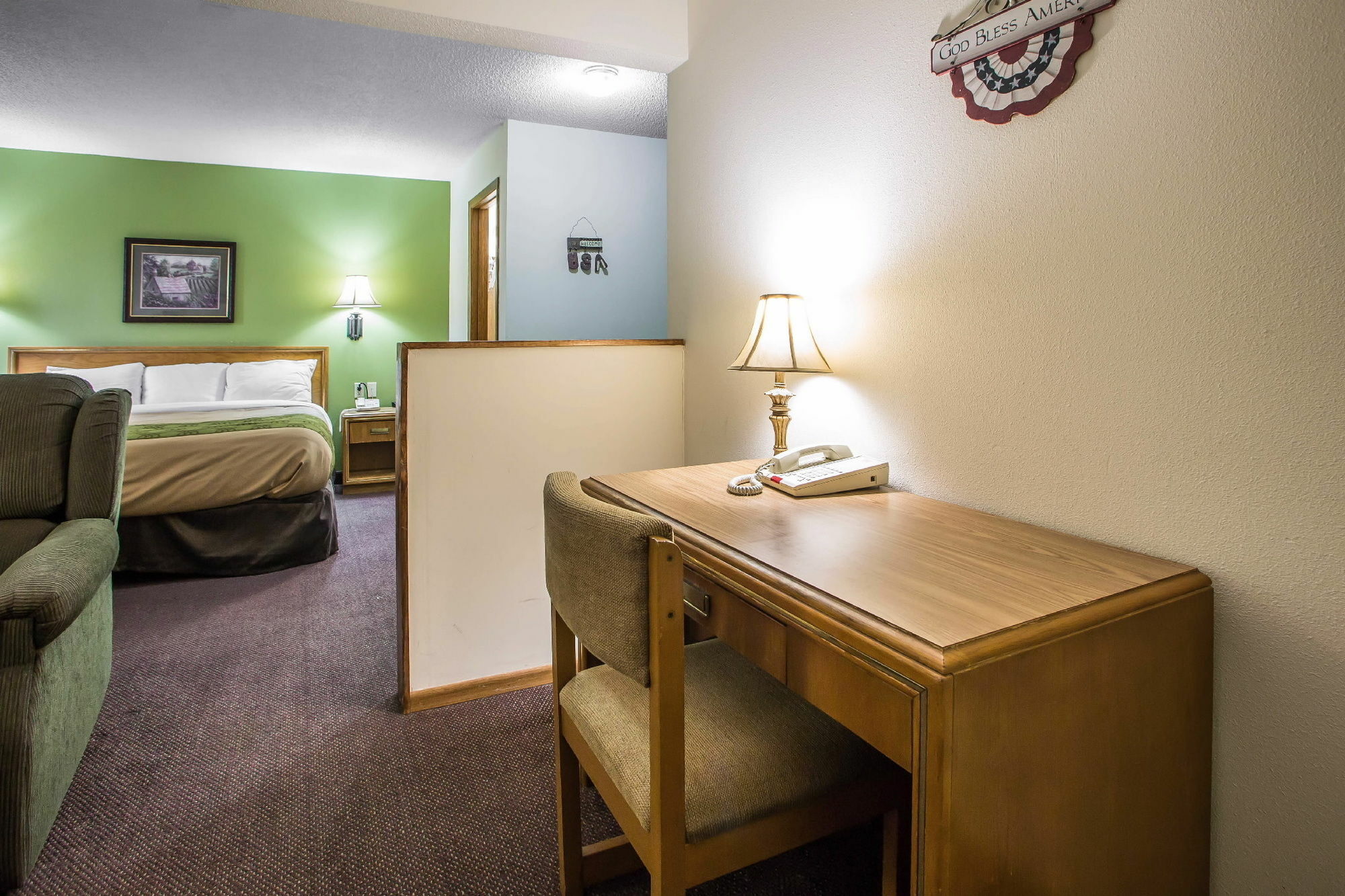 Econo Lodge Inn & Suites Dubuque Exterior photo